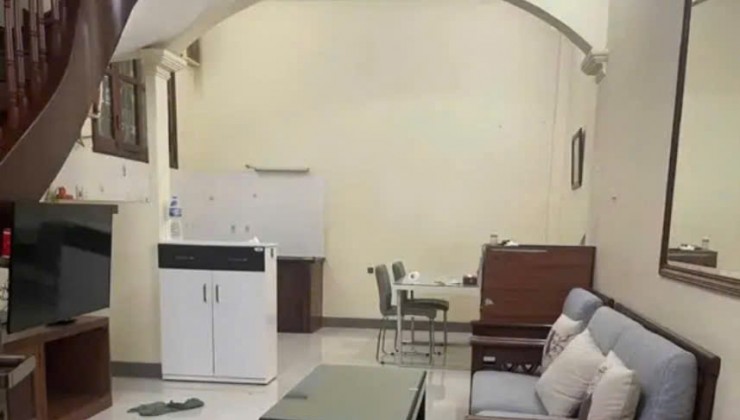 Cho thuê nhà nguyên căn Hai Bà Trưng, 46 m² 4 tầng 5pn 2wc, 16,5 tr
